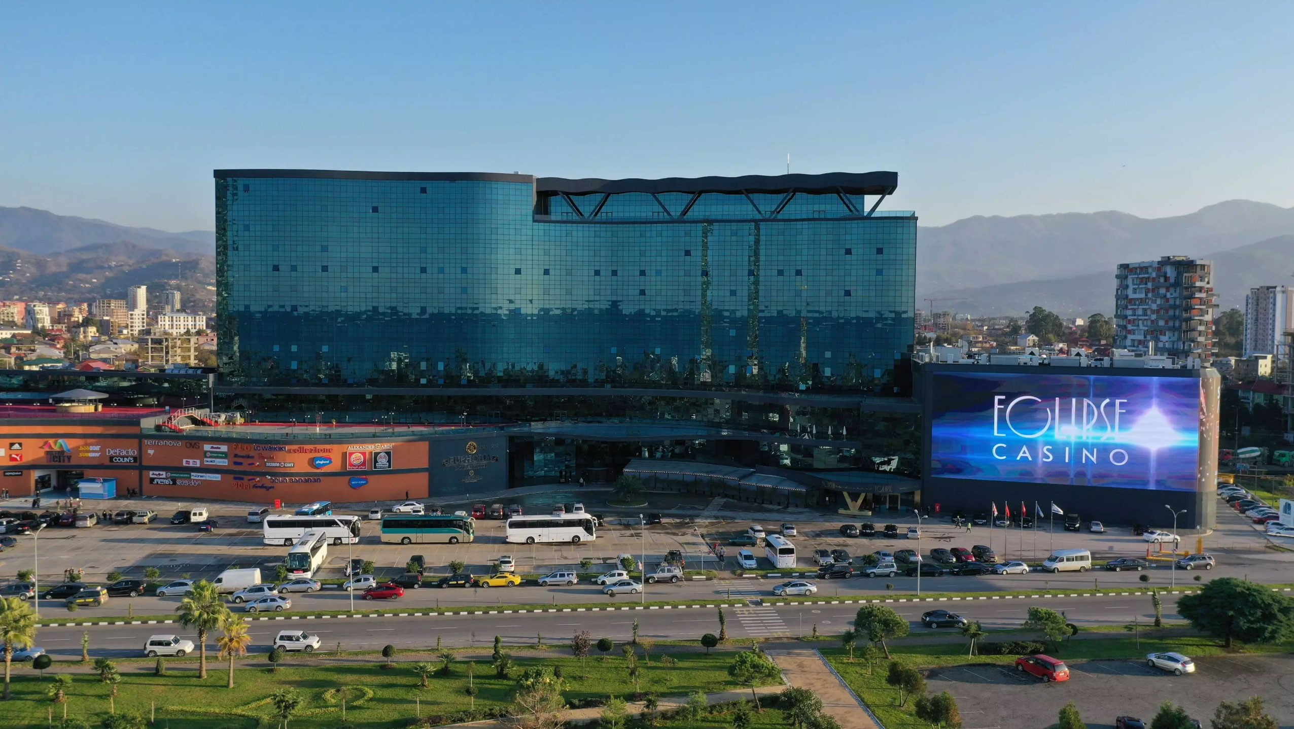 სასტუმრო ეიფორია და მეტროსითი რეზიდენციები