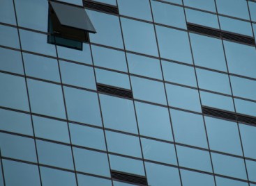 ფანჯარა ფარული ფრთით