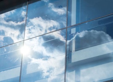 კომბინირებული მინა (მზისა და თბოიზოლაციით)